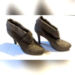 Charlotte Russe Gray Stiletto Heal Booties. Size: 8-8 1/2.